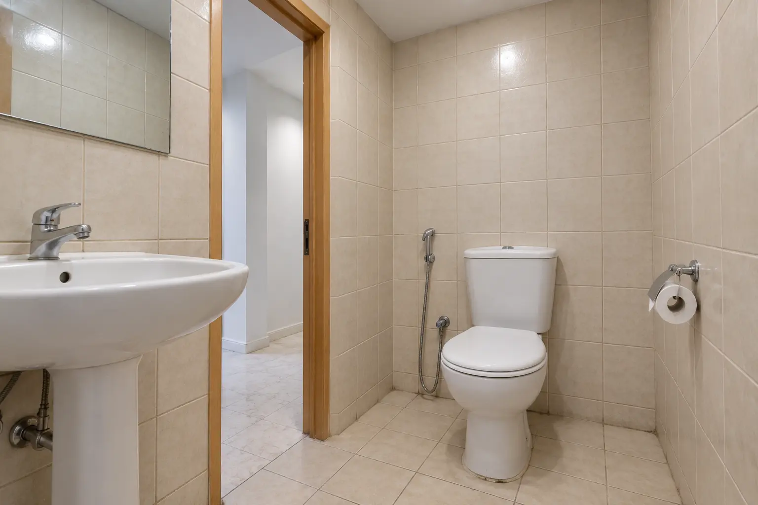 Reconstructed reference of the basic parents' toilet before renovation